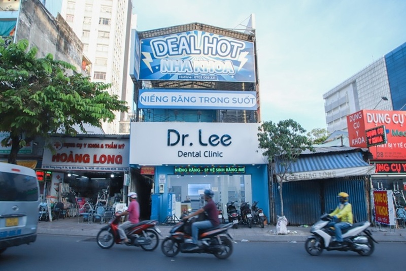 Dr. Lee Dental Clinic là nha khoa uy tín tại Bình Thạnh, chuyên khám chữa các vấn đề răng miệng từ bệnh lý đến thẩm mỹ