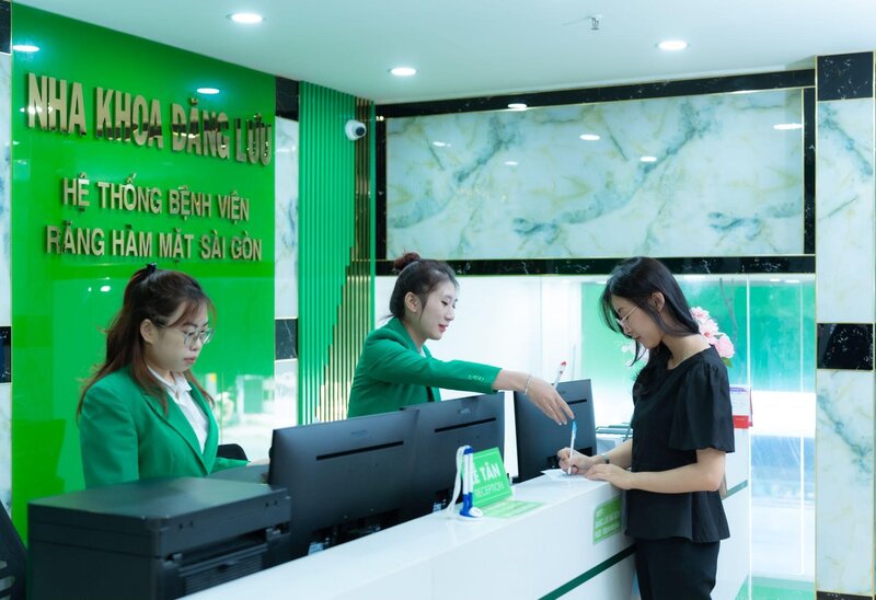 Nha khoa Đăng Lưu là nha khoa uy tín, lâu năm tại TP.HCM, có hơn 20 năm kinh nghiệm trong lĩnh vực Răng Hàm Mặt