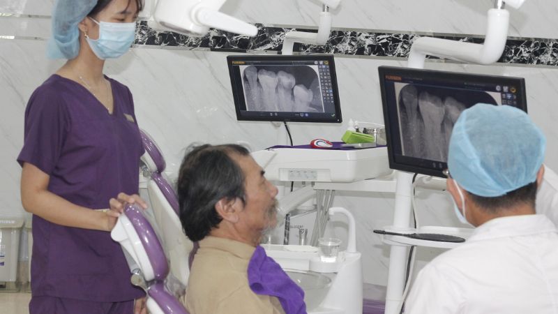 Nha khoa Sunny chú trọng đầu tư vào cả nhân lực và công nghệ. Đội ngũ bác sĩ và chuyên gia tại đây có kinh nghiệm trên 10 năm, thường xuyên cập nhật kiến thức nha khoa tiên tiến trên thế giới