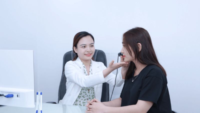 O2 SKIN là hệ thống phòng khám chuyên khoa da liễu tiên phong chuyên điều trị mụn chuẩn Y khoa tại Việt Nam