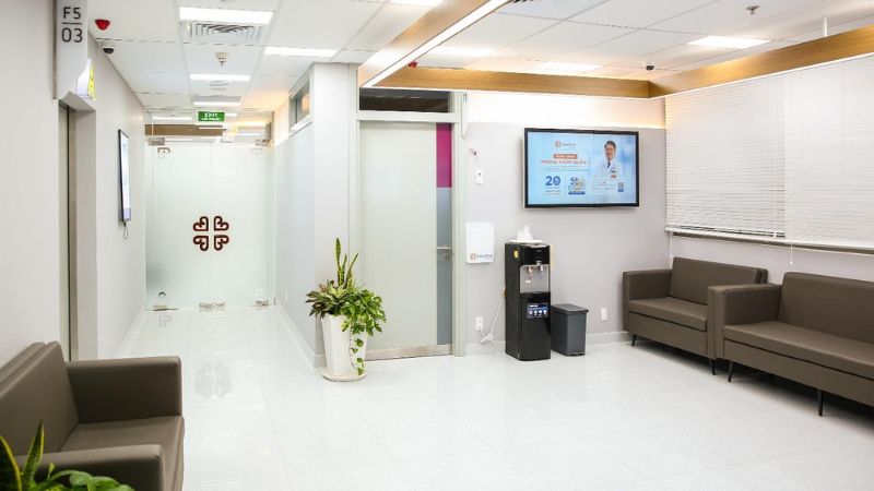 Khoa Da liễu tại CarePlus chuyên chẩn đoán và điều trị các bệnh lý phức tạp về da, tóc, móng, cũng như các bệnh lây truyền qua đường tình dục