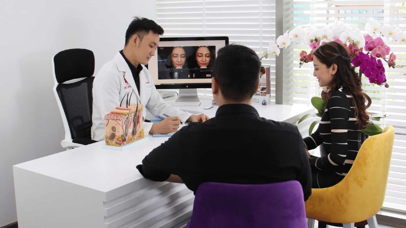 Medcare là một phòng khám chuyên khoa da liễu và thẩm mỹ da uy tín, được thành lập từ năm 2015