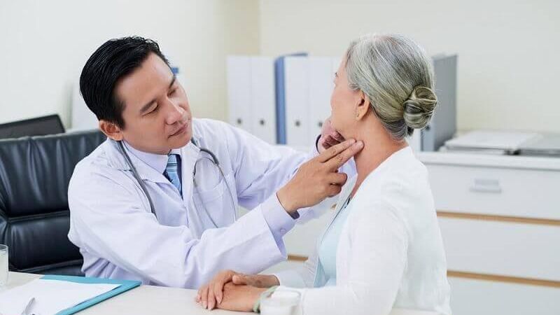 Bạn nên tìm phòng khám da liễu uy tín để được thăm khám, điều trị tốt nhất