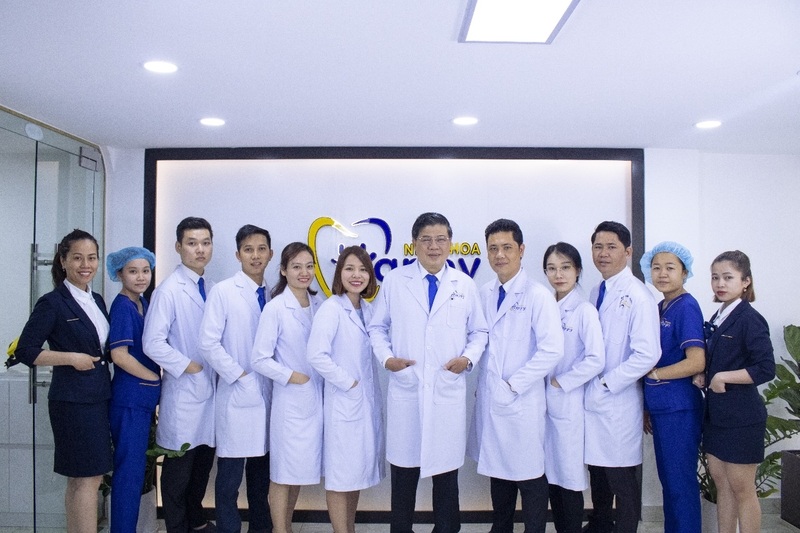 Nha khoa Happy là hệ thống nha khoa uy tín với 6 cơ sở tại TP.HCM, trong đó có một chi nhánh tại Quận Phú Nhuận