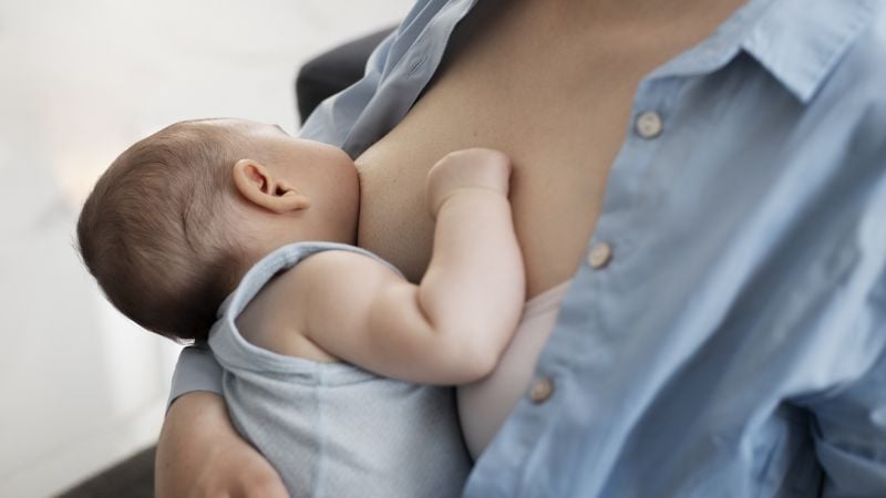 Quá trình sản xuất sữa mẹ tiêu tốn khoảng 500 calo mỗi ngày