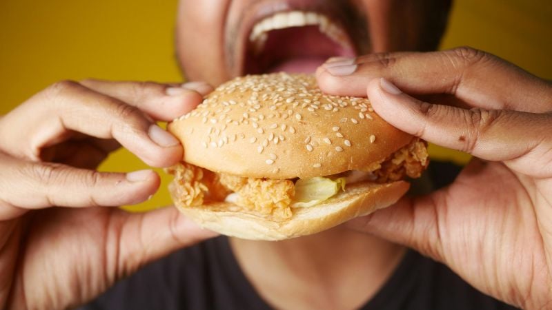 Ăn uống không kiểm soát khiến bạn tập nhiều nhưng vẫn không giảm cân