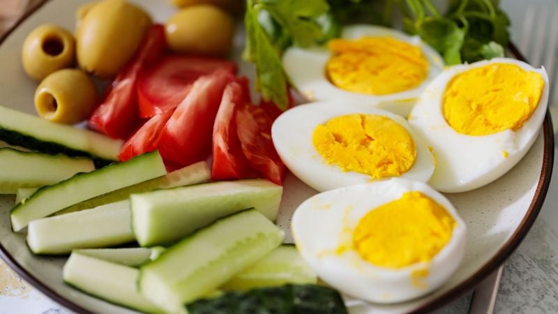 Protein và chất xơ là hai thành phần dinh dưỡng then chốt trong thực đơn giảm cân