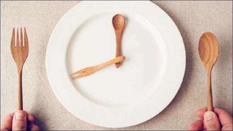 Nhịn ăn gián đoạn khoa học và an toàn hơn nhiều so với nhịn ăn cực đoan
