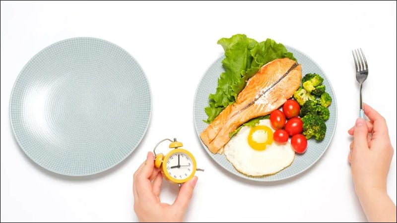 Ăn bù sau thời gian nhịn ăn là sai lầm nhiều người mắc phải khi giảm cân