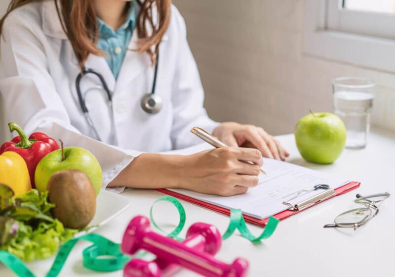 Mô hình giảm cân có bác sĩ theo dõi sẽ sử dụng nhiều chỉ số để đánh giá toàn diện tình trạng sức khỏe