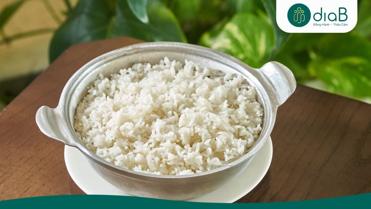 Cơm trắng chứa chỉ số đường huyết cao, ít chất xơ