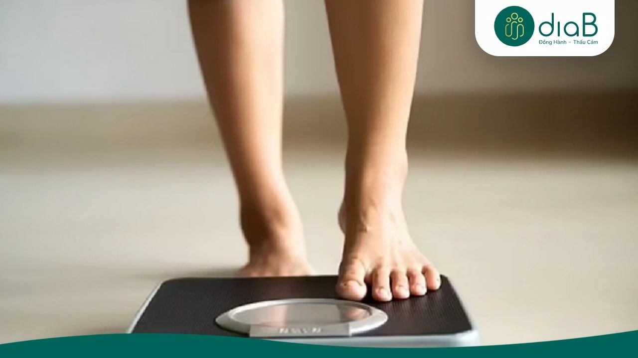Sử dụng các ứng dụng ghi chép dinh dưỡng hoặc sổ tay để theo dõi lượng calo nạp