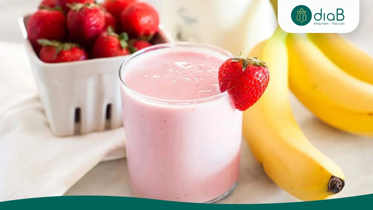 Sinh tố dâu tây và chuối chứa hàm lượng vitamin C cao (Nguồn: Internet)
