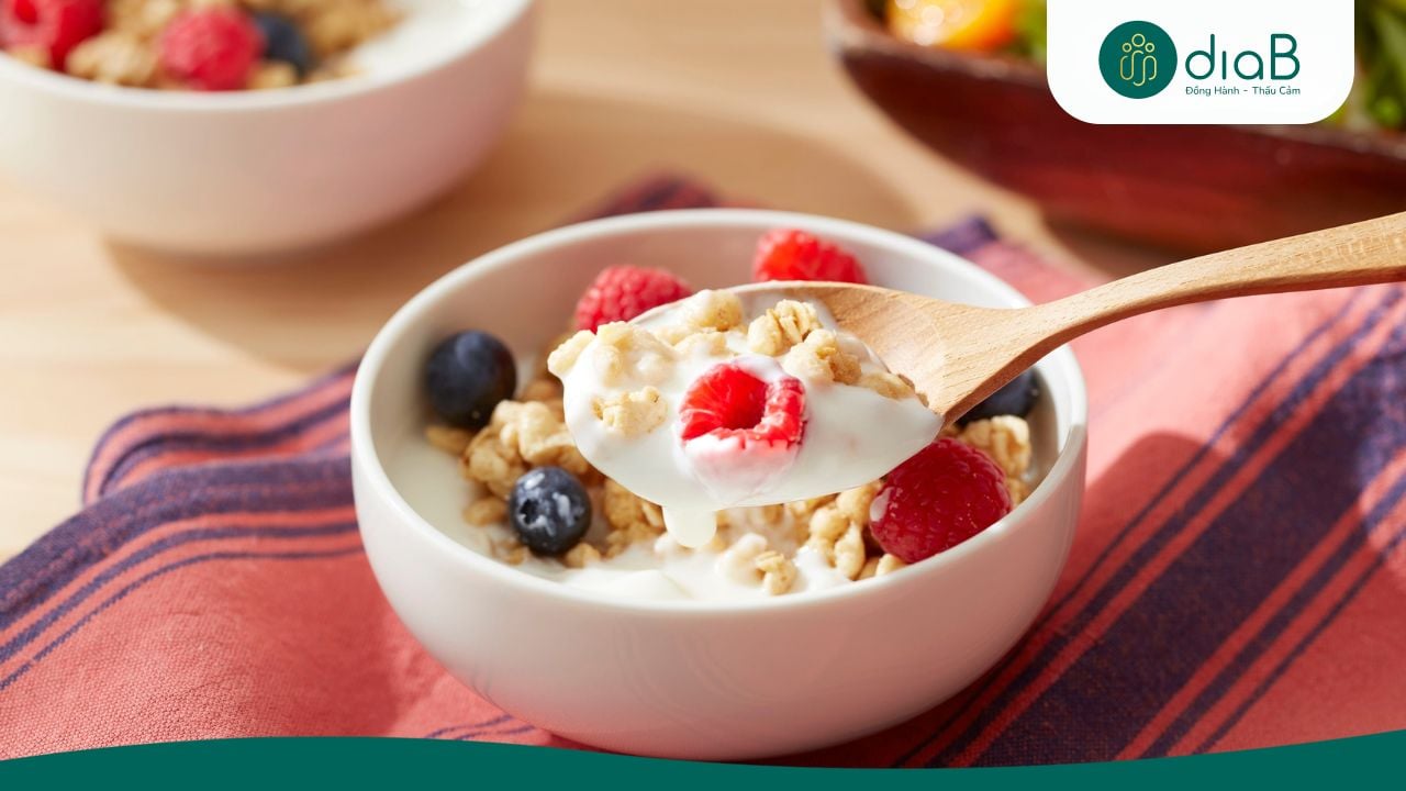 Sữa chua hy lạp có phần nhiều protein giúp no lâu 