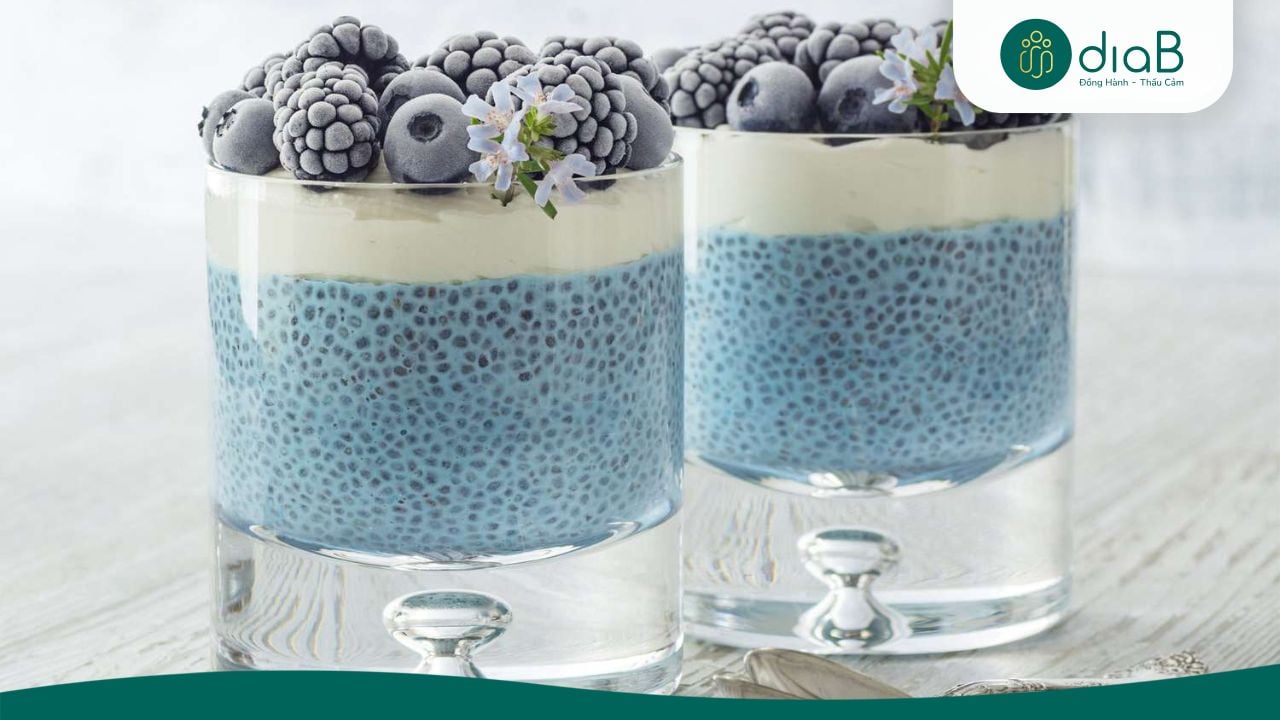Overnight oats hạt chia là sự kết hợp giữa chất xơ hòa tan và lớp gel của hạt chia mang lại cảm giác no lâu