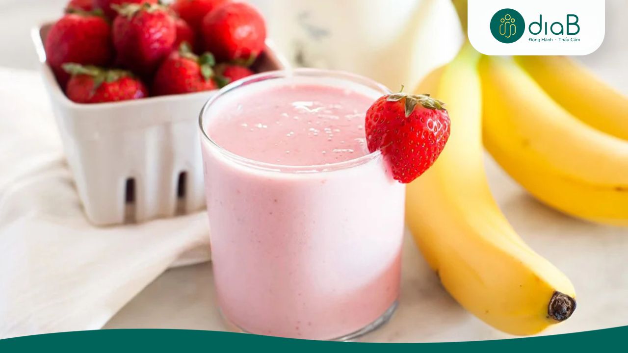 Smoothie dâu tây, sữa chua và chuối có vị chua ngọt dễ uống (Nguồn: Internet)