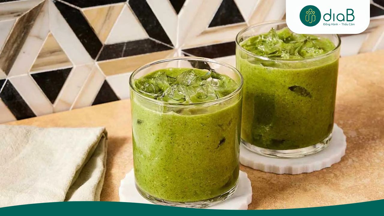Smoothie cải kale, chuối và nước dừa dễ làm tại nhà (Nguồn: Internet)