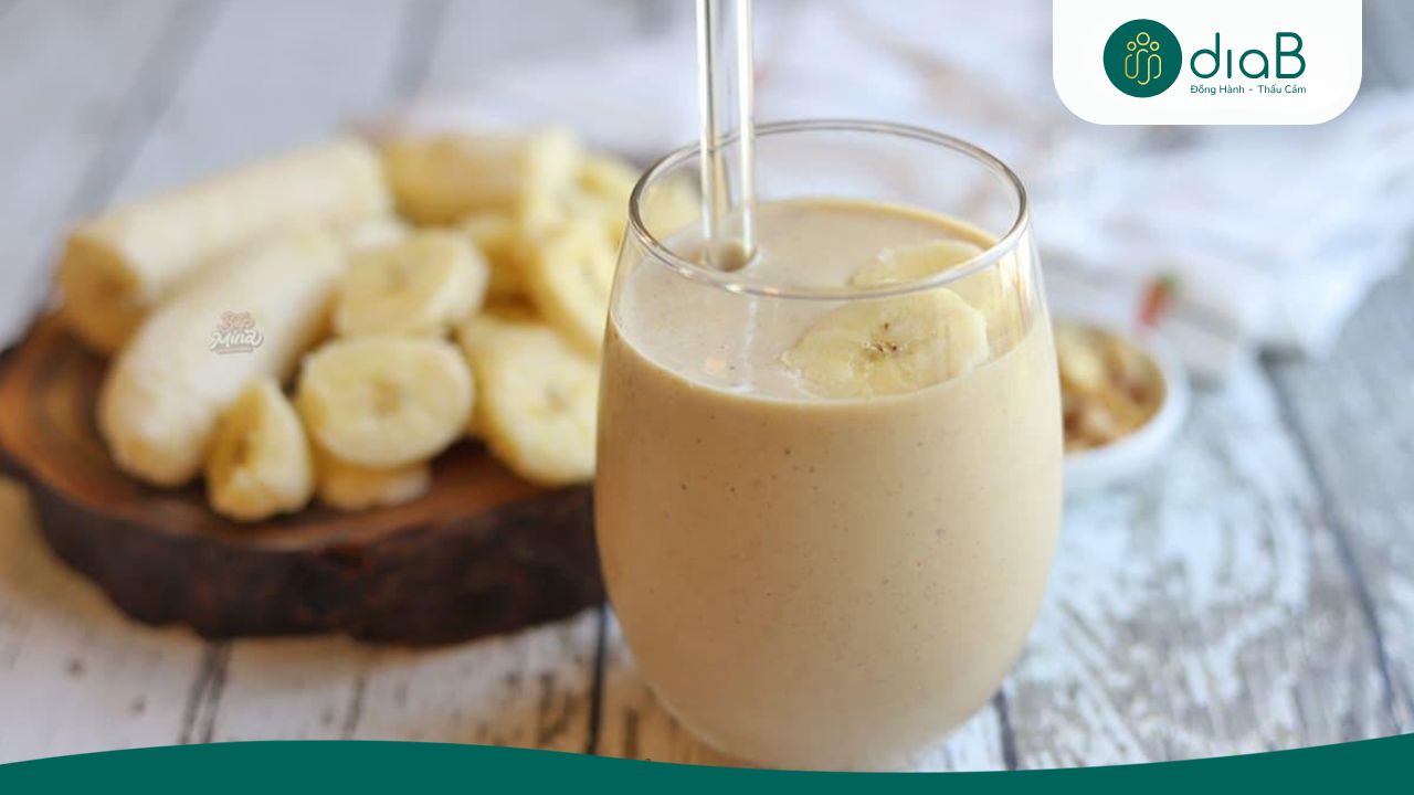 Smoothie chuối và yến mạch rất thích hợp để thêm vào bữa sáng giảm cân (Nguồn: Internet)