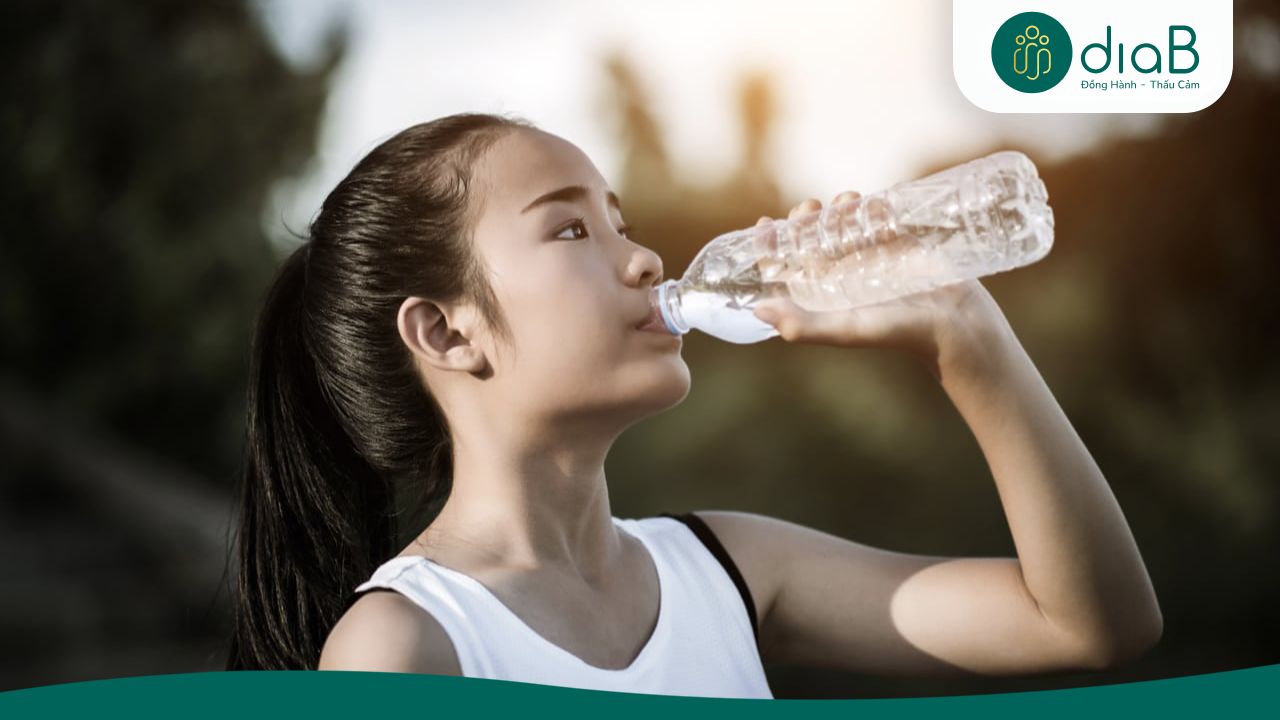 Sử dụng nước lọc, trà xanh giàu chất chống oxy hóa, giữ dáng