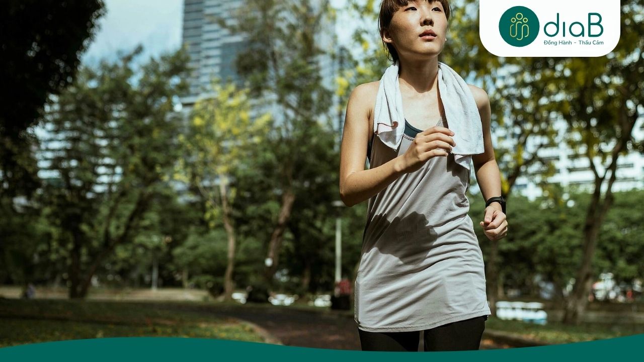 Đi bộ còn giúp hỗ trợ kiểm soát đường huyết, tăng quá trình trao đổi chất