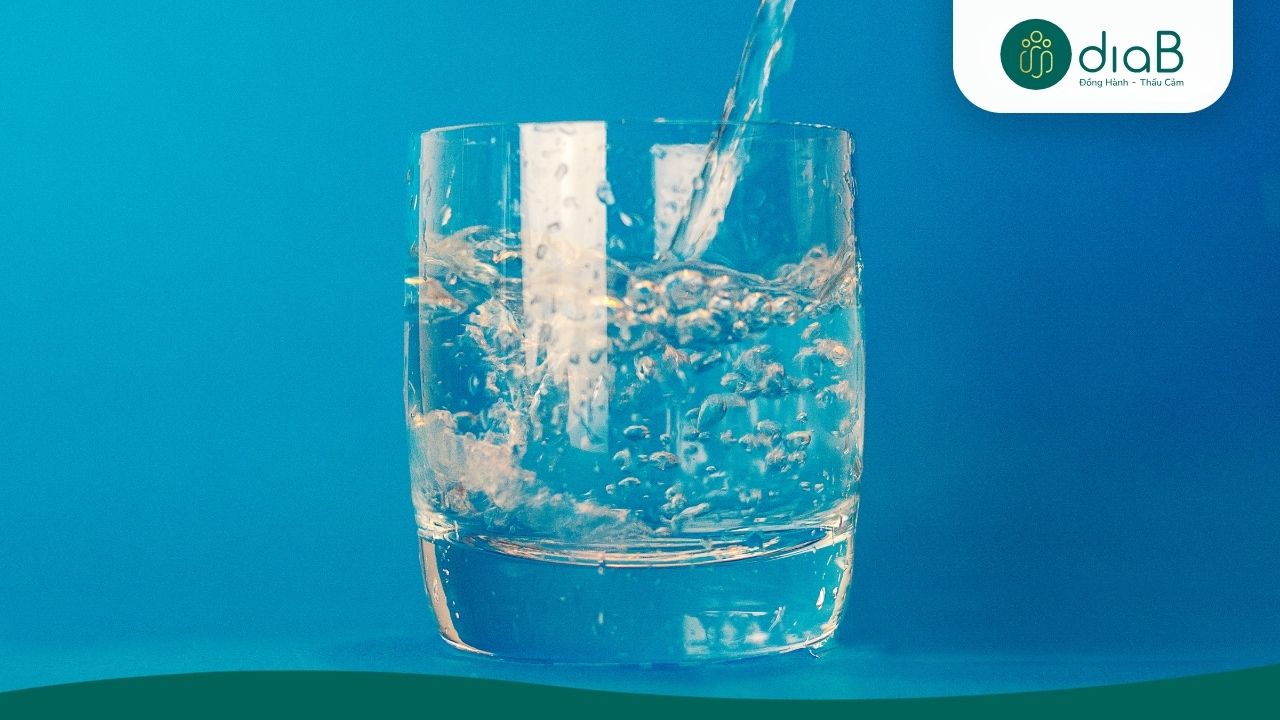 Uống đủ nước sẽ mang lại hiệu quả đốt mỡ cực kì tốt