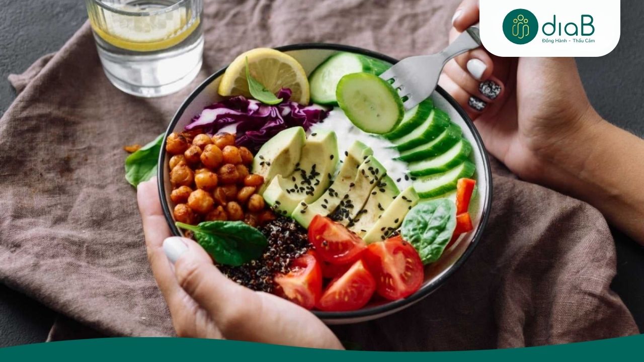 Chế độ ăn Eat Clean ưu tiên tiêu thụ thực phẩm tự nhiên (Nguồn: Internet)