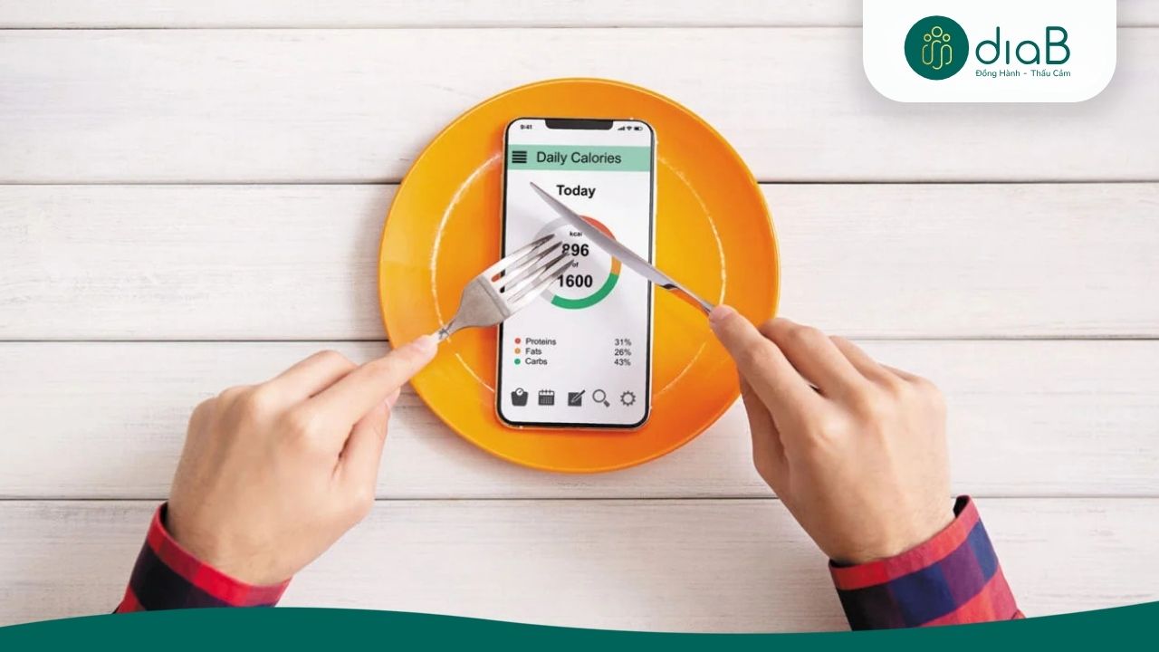 Tự theo dõi lượng calo giúp bạn chủ động điều chỉnh lộ trình giảm cân (Nguồn: Internet)