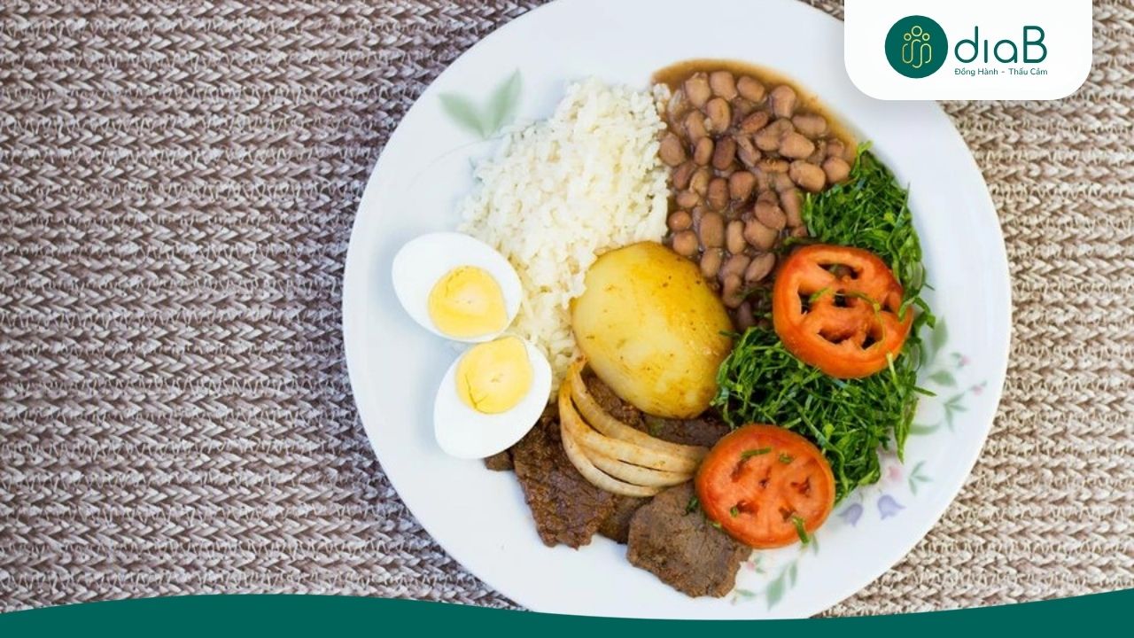 Xây dựng chế độ ăn phù hợp nhu cầu calo và dinh dưỡng mỗi người (Nguồn: Internet)