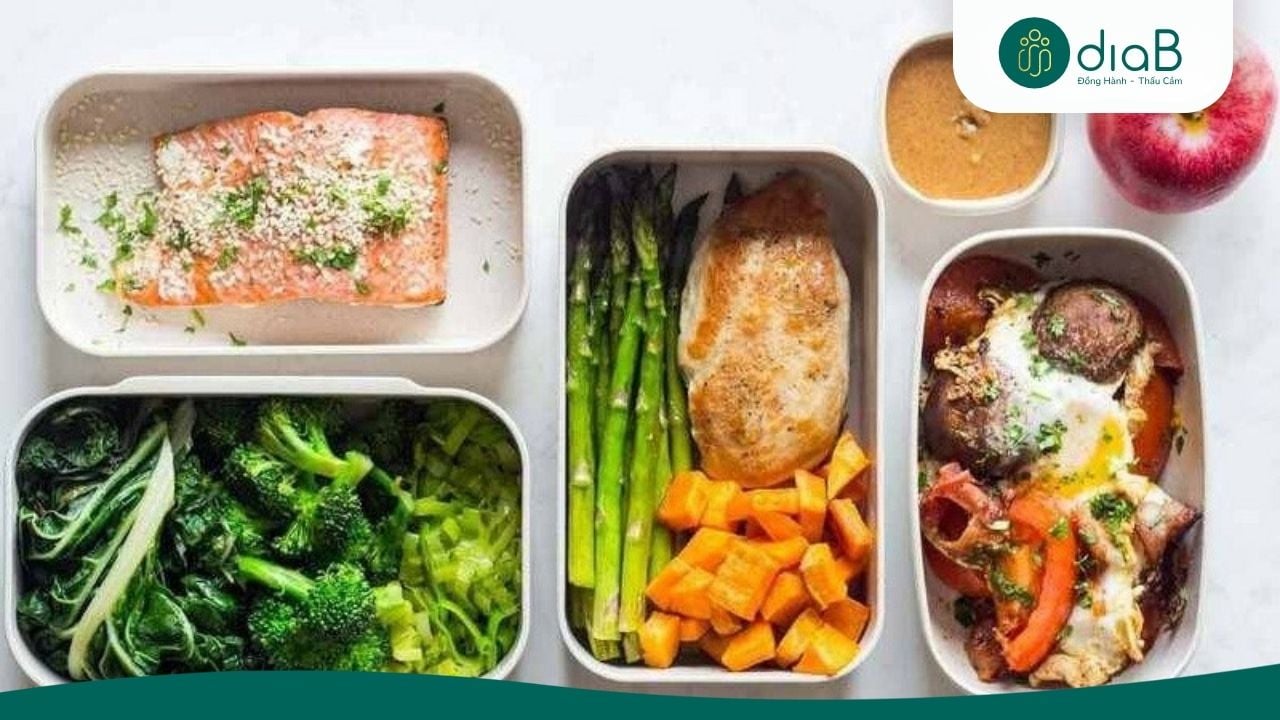 Thực đơn tăng cơ giảm mỡ cần đầy đủ các nhóm dinh dưỡng thiết yếu (Nguồn: Internet)
