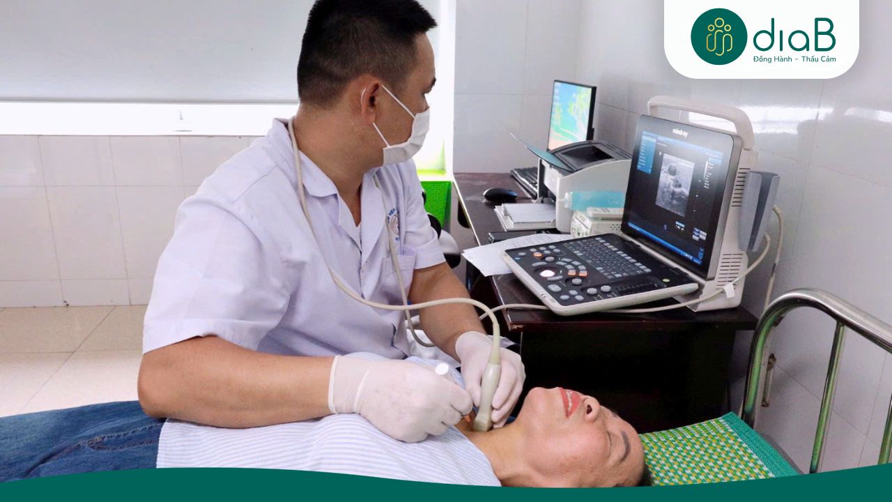 Chọc hút kim nhỏ lấy mẫu tế bào nang tuyến giáp