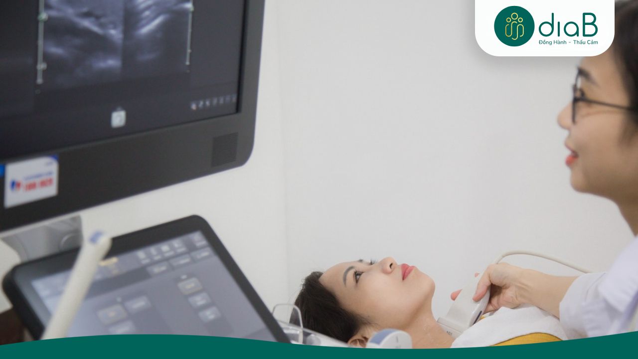 Đánh giá kích thước thành phần bờ và hình dạng nhân tuyến giáp