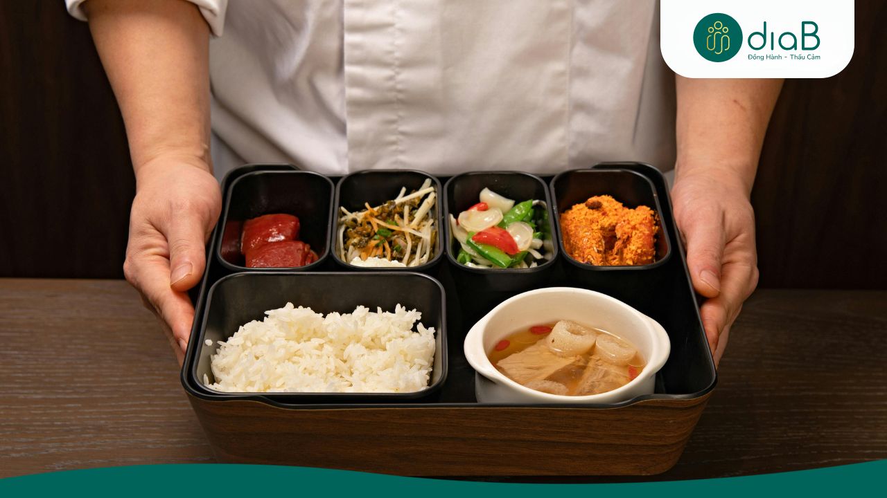 Dinh dưỡng hợp lý là nền tảng quan trọng để phòng tránh thừa cân béo phì