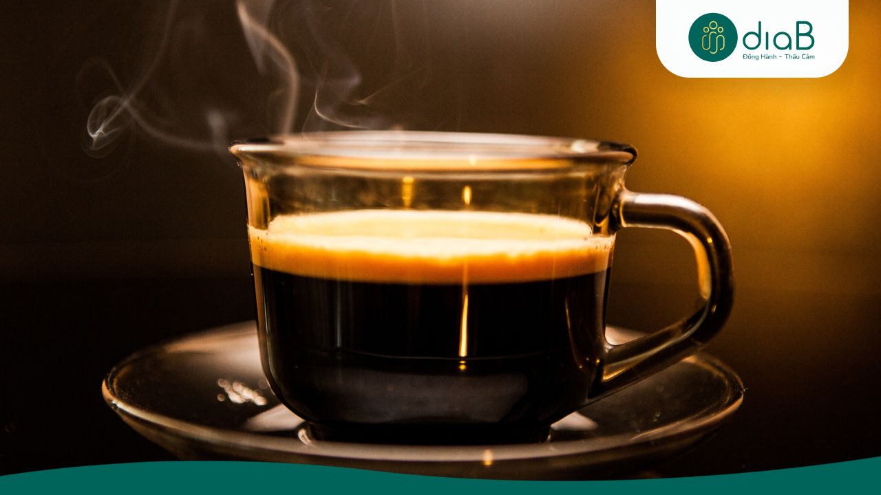 Caffeine kích thích trao đổi chất, giúp đốt mỡ thừa hiệu quả