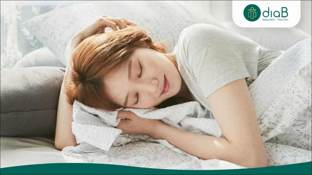 Ngủ đủ 7 - 8 tiếng mỗi đêm để đảm bảo sức khỏe tim mạch (Nguồn: Internet)