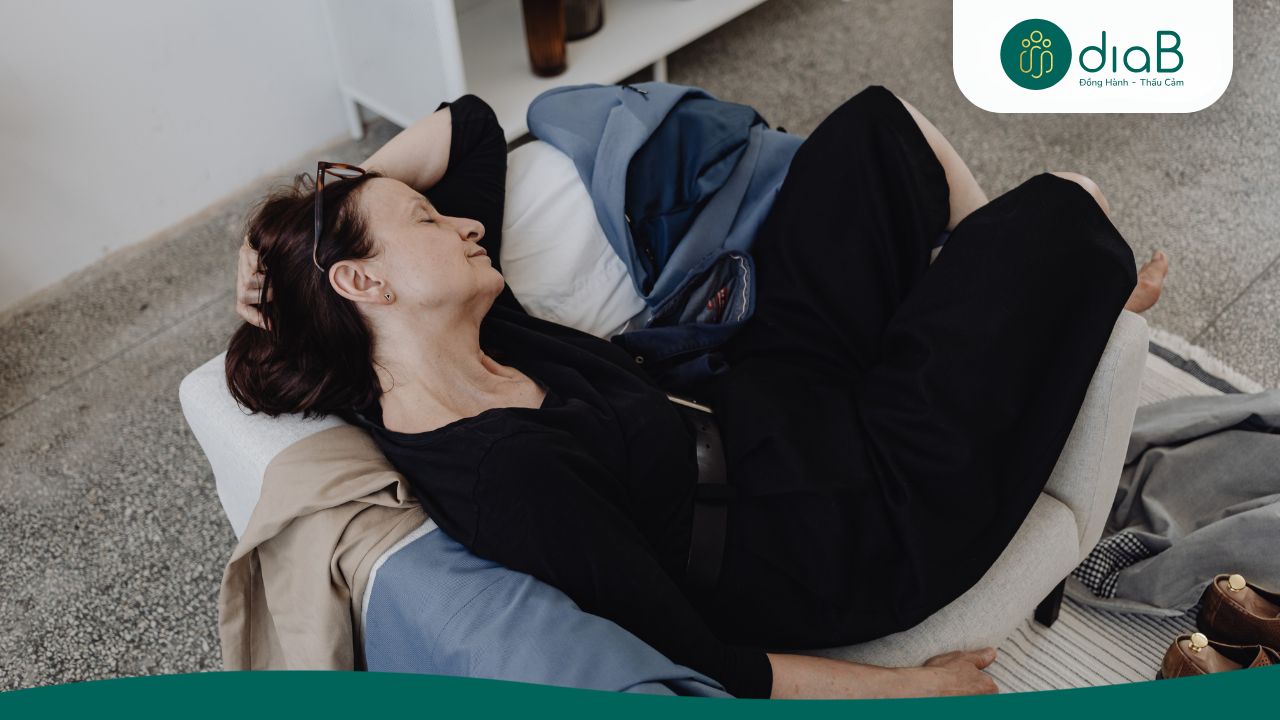 Thiếu ngủ sẽ làm bạn thèm ăn nhiều các món ngọt và nhiều dầu mỡ hơn để nạp năng lượng